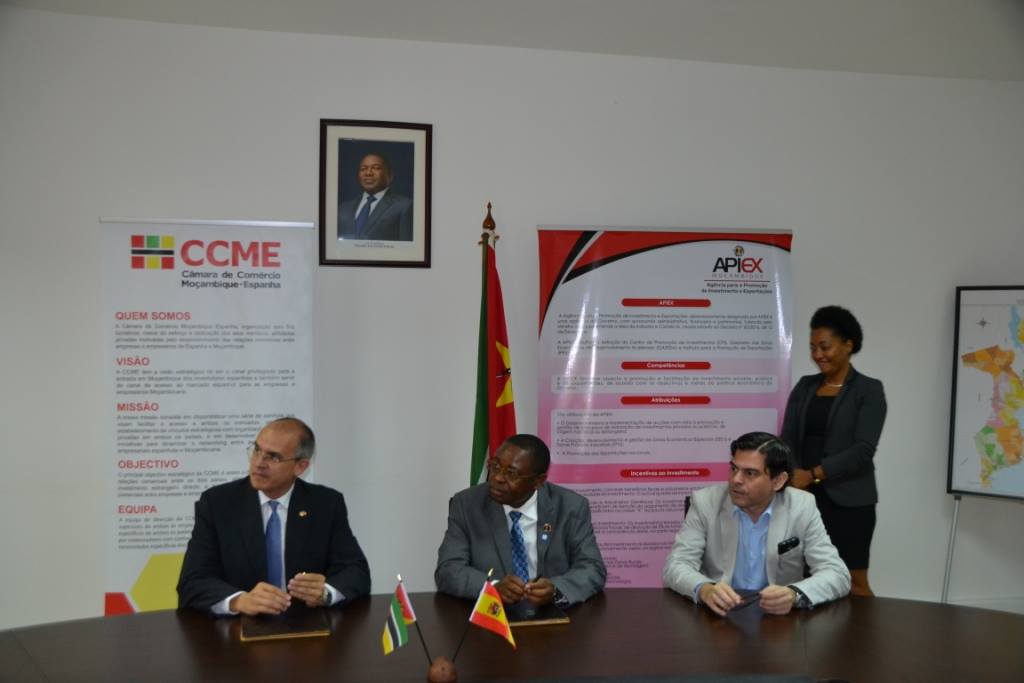 Assinatura-de-Memorandum-de-Entendimento-entre-APIEX-e-CCME-2