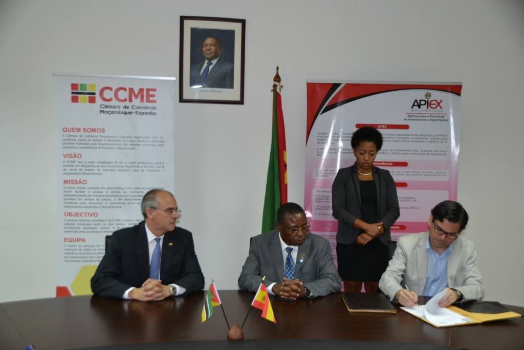 Assinatura-de-Memorandum-de-Entendimento-entre-APIEX-e-CCME-4